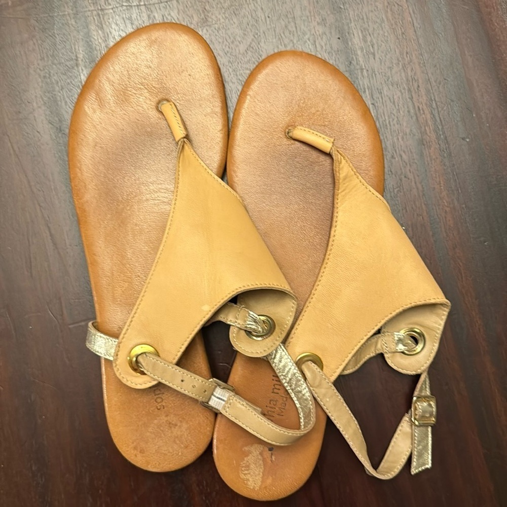 Sophia Milano Made in Italy cream and gold leather sandals size 10